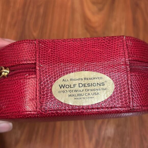 Wolf designs red leather jewelry holder case traveling round vintage - Picture 2 of 8